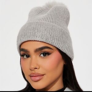 Gray Rhinestone 🩶💎 Pom Pom Knit Beanie New